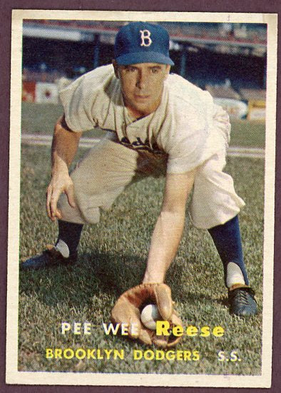1957 Topps Baseball #030 Pee Wee Reese Dodgers EX-MT 500682