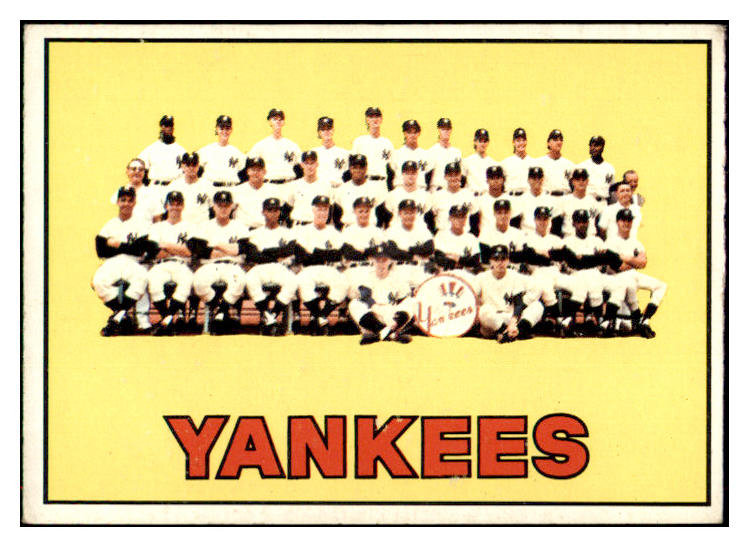 1967 Topps Baseball #131 New York Yankees Team EX 516602