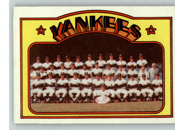 1972 Topps Baseball #237 New York Yankees Team NR-MT 340079