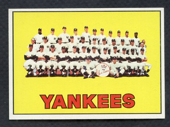 1967 Topps Baseball #131 New York Yankees Team NR-MT 404532